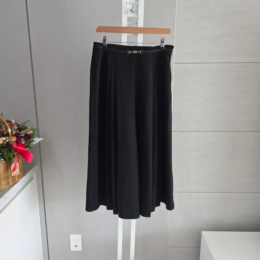 [BUNJANG] Celebshop Leonard Black Skirt Pants / 셀럽샵 레오나드 블랙 치마바지