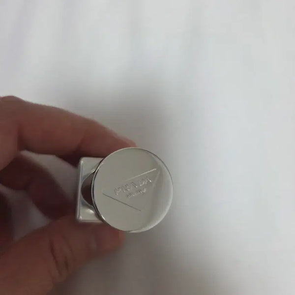 [BUNJANG] Prada Lip Balm Banana Yellow / 프라다 립밤 바나나 옐로우