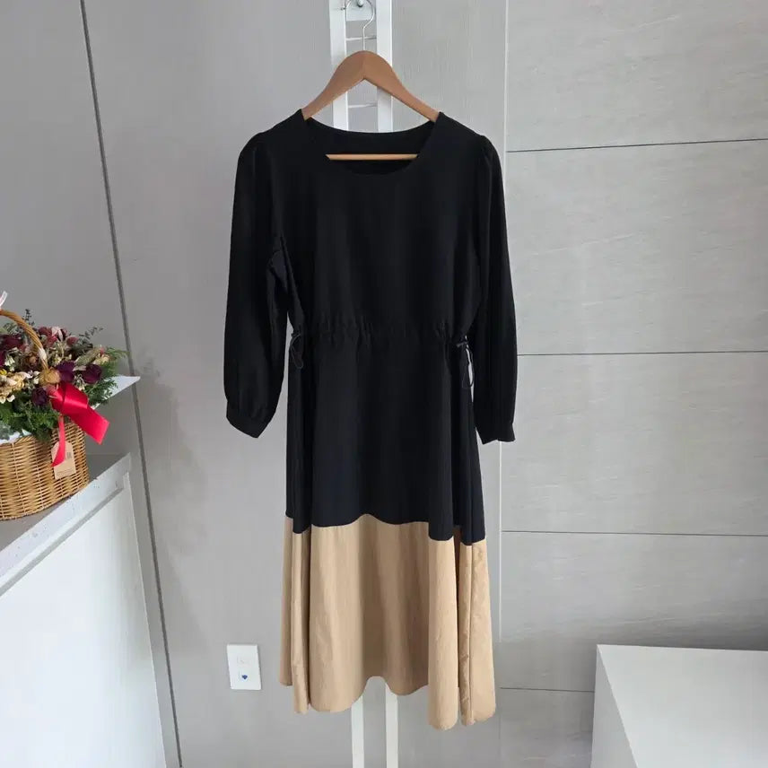 [BUNJANG] Black and Beige Color-Blocked Long Dress / 블랙 베이지 배색 롱 원피스