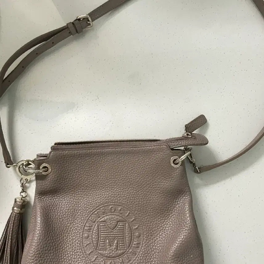 [BUNJANG] Metsi Crochback Leather Crossbody Bag with Tassel / 메트로시티 크로스백