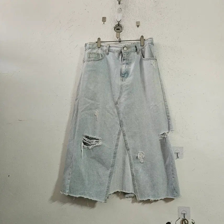 [BUNJANG] Light Wash Ripped Denim Long Skirt / 데님 롱 스커트 연청 찢청