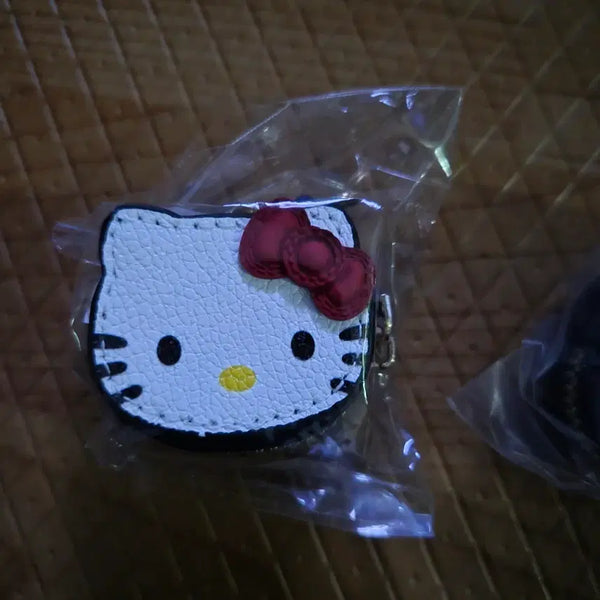 [BUNJANG] Hello Kitty Coin Purse & Keycap Keychain Bundle (Set of 4) / 헬로키티 동전지갑.키캡키링 4개일괄 미사용