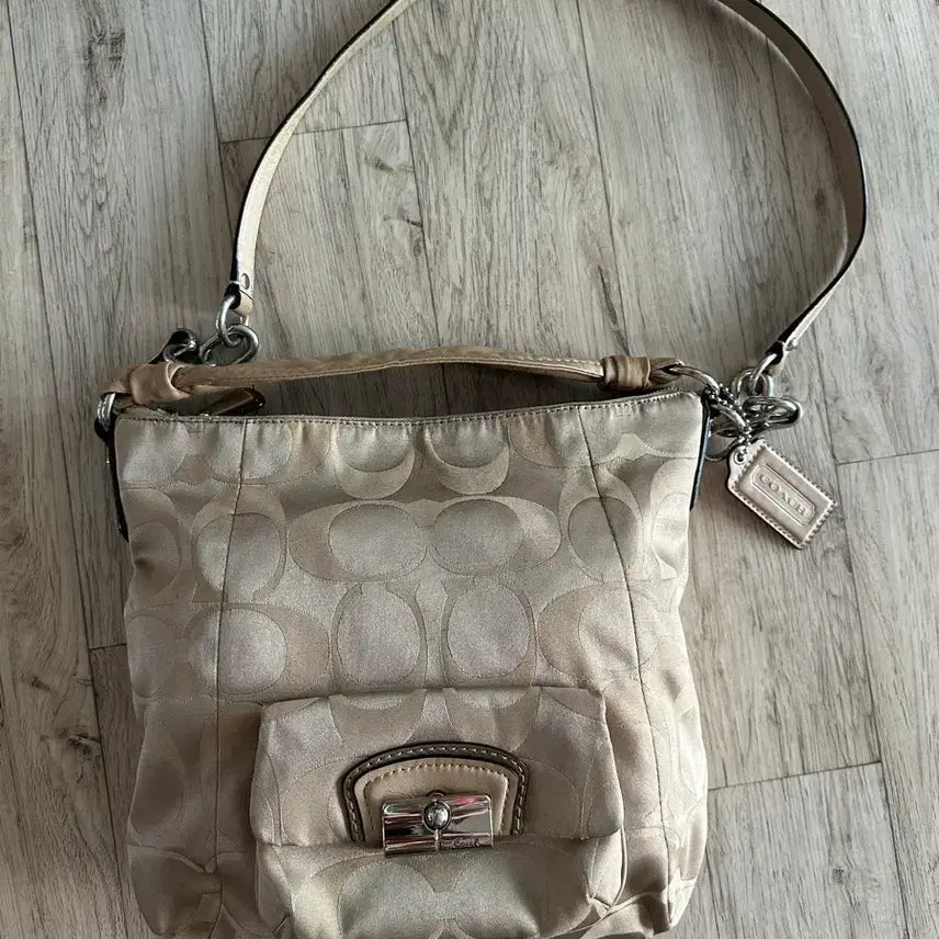 [BUNJANG] Coach Signature Logo Jacquard Leather Chain Shoulder Tote Bag Beige / 코치 시그니처 로고 패브릭 체인가죽숄더백 가죽토트백 베이지