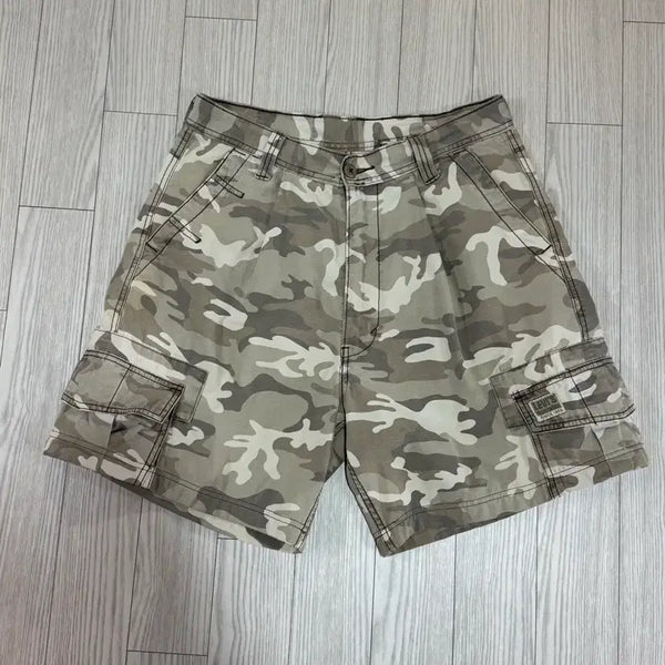 [BUNJANG] Levi's Camo Cargo Shorts Size 33 (Altered) / 리바이스 카모 카고 반바지 33사이즈 상태a