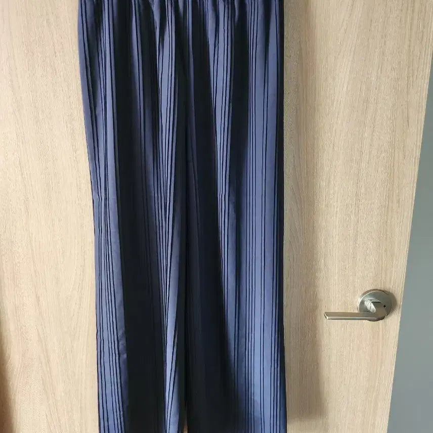 [BUNJANG] ANSICH Navy Pleated Wide Pants / 안치크 네이비 플리츠 와이드 팬츠