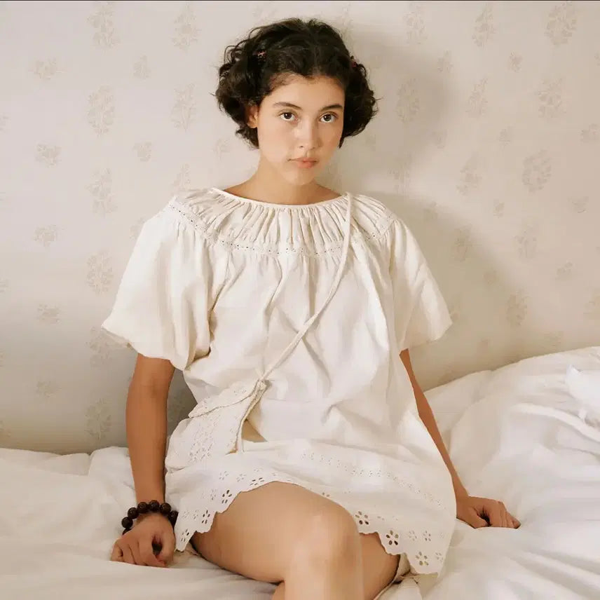 [BUNJANG] Auro Shirring Lace Blouse Cream / 오늘만 할인 ) 아우로 셔링 레이스 블라우스 크림