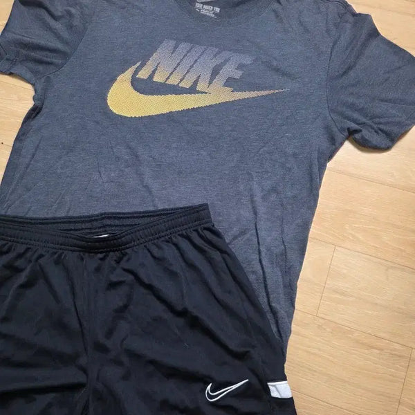 [BUNJANG] Nike Half-Sleeve T-Shirt and Black Shorts Set (Size L, M) / L.나이키 반팔티 + 검정 반바지M 세트
