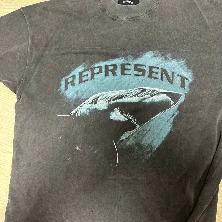 [BUNJANG] Represent Shark Short Sleeve T-Shirt (M) / [M(105)/1회착] 리프레젠트(리프리젠트) 샤크 반팔