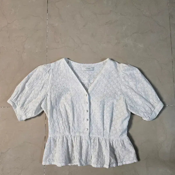 [BUNJANG] Flower Embroidery Blouse White / 플라워 자수 블라우스 화이트