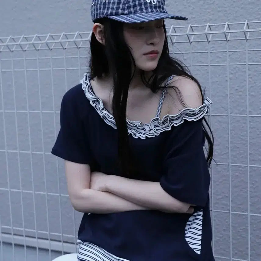 [BUNJANG] Ugly Shadow Striped Frill Off-Shoulder Top (Navy) / 어글리쉐도우 스트라이프 프릴 오프숄더(네이비)