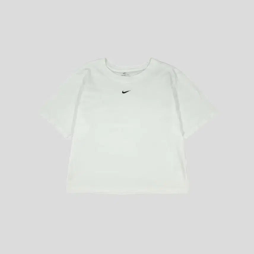 [BUNJANG] Nike White Black Swoosh Mid Logo Semi-Crop Loose Fit Cotton T-Shirt / 나이키 화이트 블랙 배색 스우시 미드 로고 세미크롭 루즈핏 코튼 반팔 티셔츠 WOMANS FREE