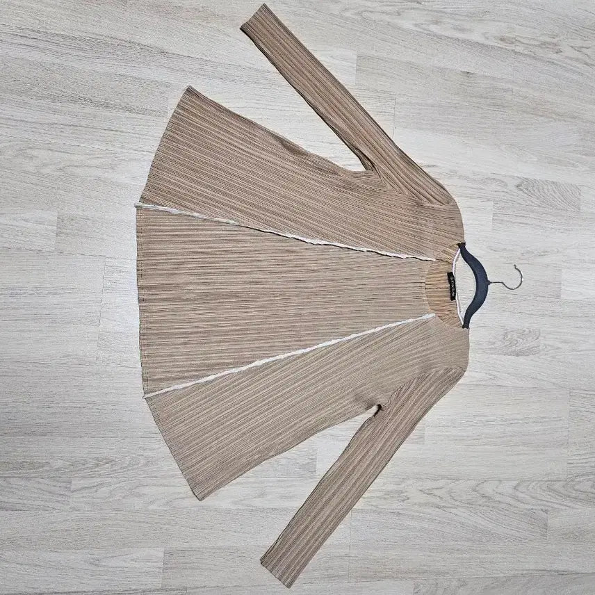 [BUNJANG] Pleated Long Sleeve Knit - Beige / 주름 긴팔 니트 베이지.  플리츠