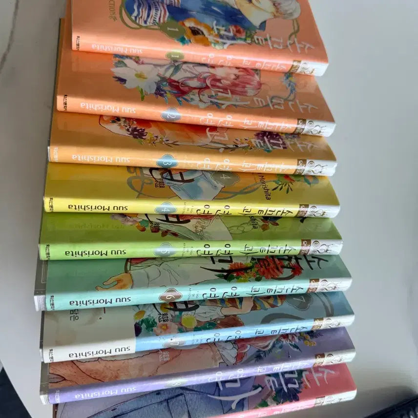 [BUNJANG] Sonkkeutgwa Yeonyun Comics Volumes 1-9 / 손끝과 연연 만화책 1~9권 팝니다