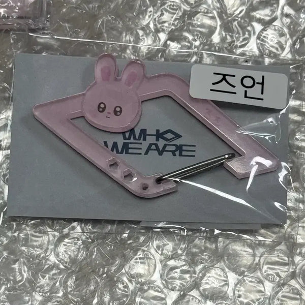 [BUNJANG] Nine.i Acril Carabiner Keyring / 아홉 즈언 즈즈 아크릴 카라비너 키링 양도