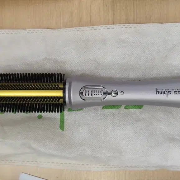 [BUNJANG] SS Shiny Cordless Rotating Hair Curler Brush / SS Shiny 무선 회전 헤어롤 브러시 새제품