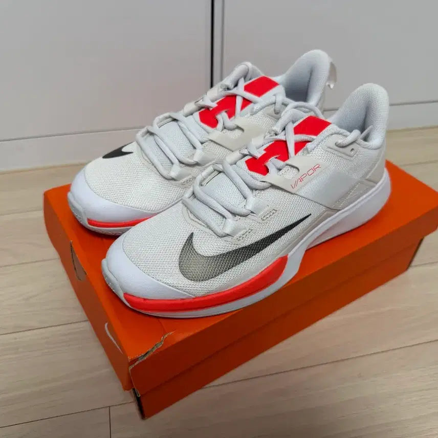 [BUNJANG] Nike Vapor Lite HC Women's Tennis Shoes White/Red 250mm / (새상품) 나이키 베이퍼 라이트 HC 우먼 테니스화 250mm
