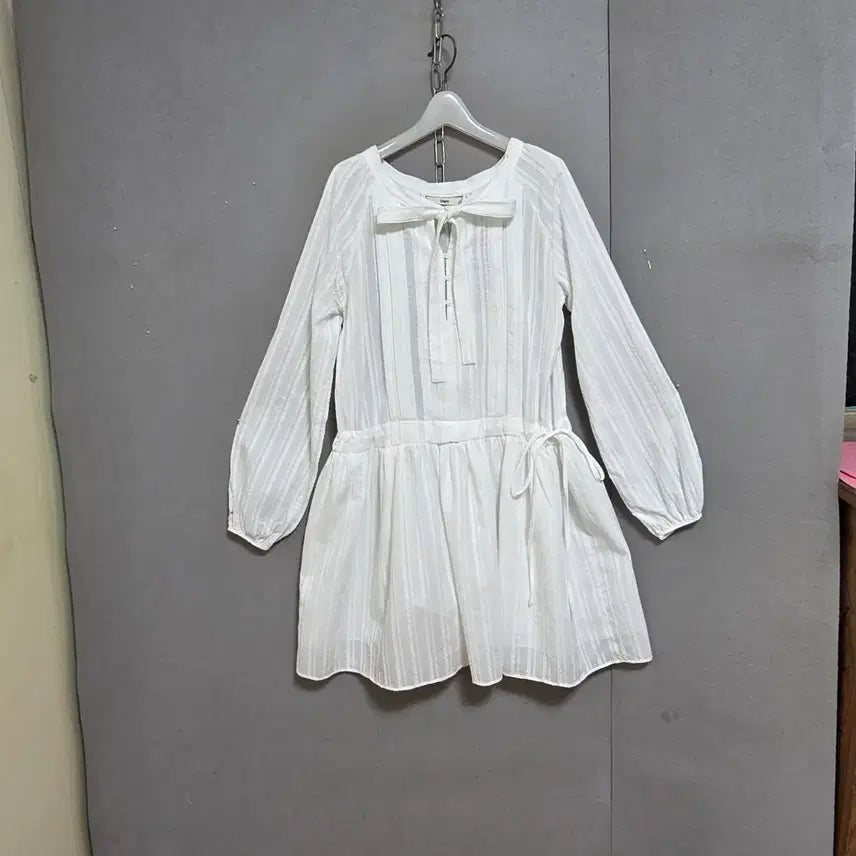 [BUNJANG] Ouro Blouse-Style Dress F / Ouro 소녀스런 블라우스같은 원피스 F  n8405