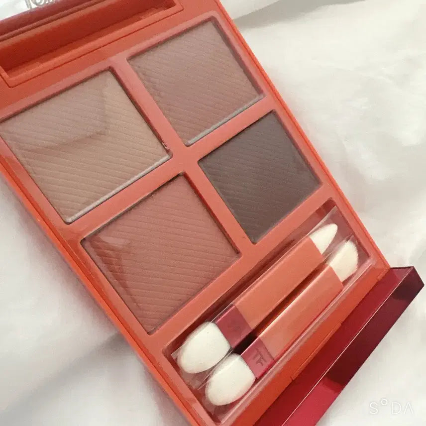 [BUNJANG] Tom Ford Limited Edition "Les 4 Ombres" Eyeshadow Palette in Violette", Beige / 톰포드 한정 벨드페셰 아이섀도우