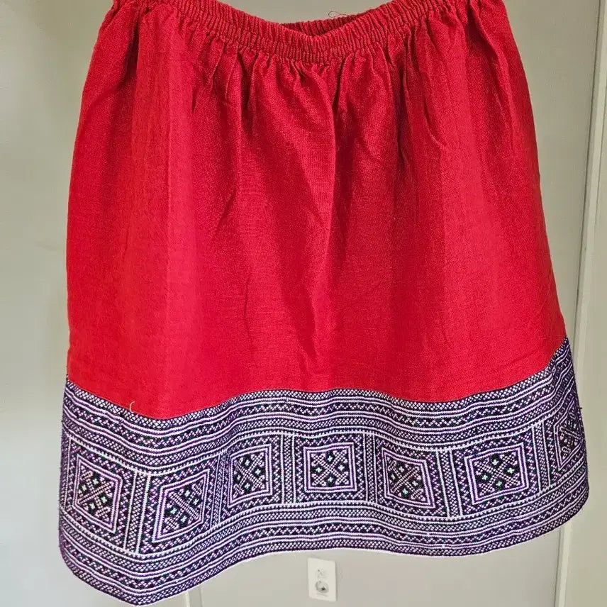 [BUNJANG] Red Embroidered Flare Midi Skirt / 빨간색 플레어 스커트 자수 치마