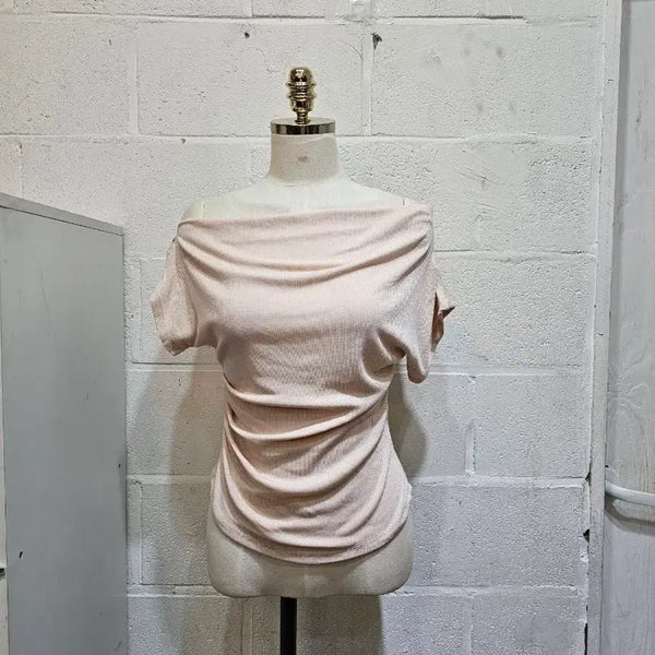 [BUNJANG] One-Shoulder Shirring Soft Ribbed Short-Sleeve Top - Pink Beige / 한쪽셔링 오프숄더 부드러운 골지 반팔- 핑크베이지