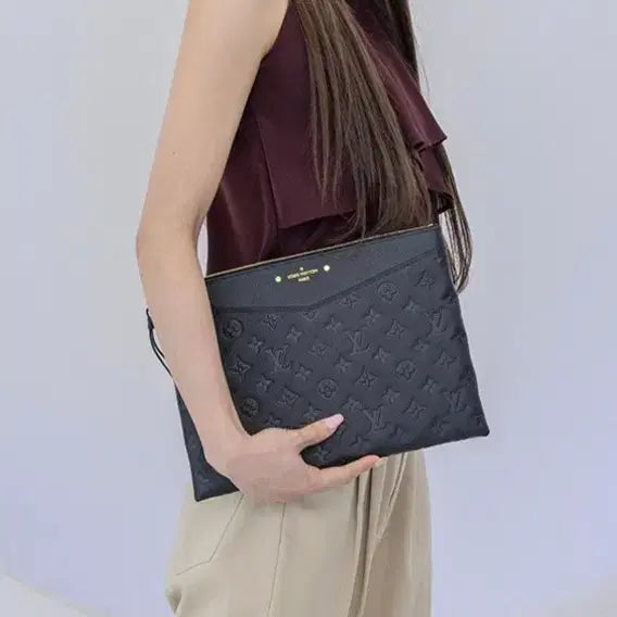 [BUNJANG] Louis Vuitton Monogram Empreinte Pouch Bag / 루이비통 앙프렝뜨 클러치백/파우치백 정품S급(영수증O)
