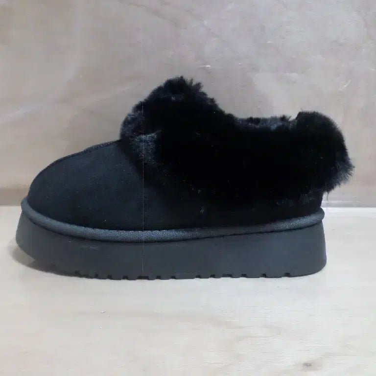[BUNJANG] Shearling Platform Sneakers Black / 후루룩구제3 245 보세 양털 플랫폼 어그 스니커즈 블랙 260804