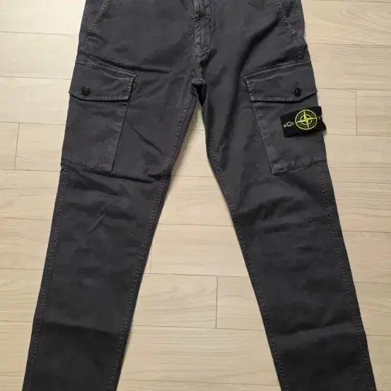 [BUNJANG] Stone Island Charcoal Cargo Pants / 스톤아일랜드 카고바지