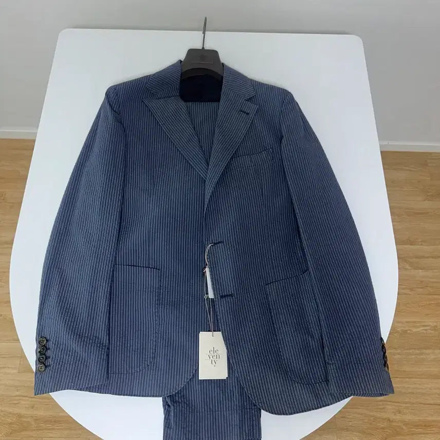 [BUNJANG] Eleventy Stripe Seersucker Summer Blue Jacket and Pants Set / [일레븐티]미사용 스트라이프 시어서커 블루자켓/바지 셋업(여름용)