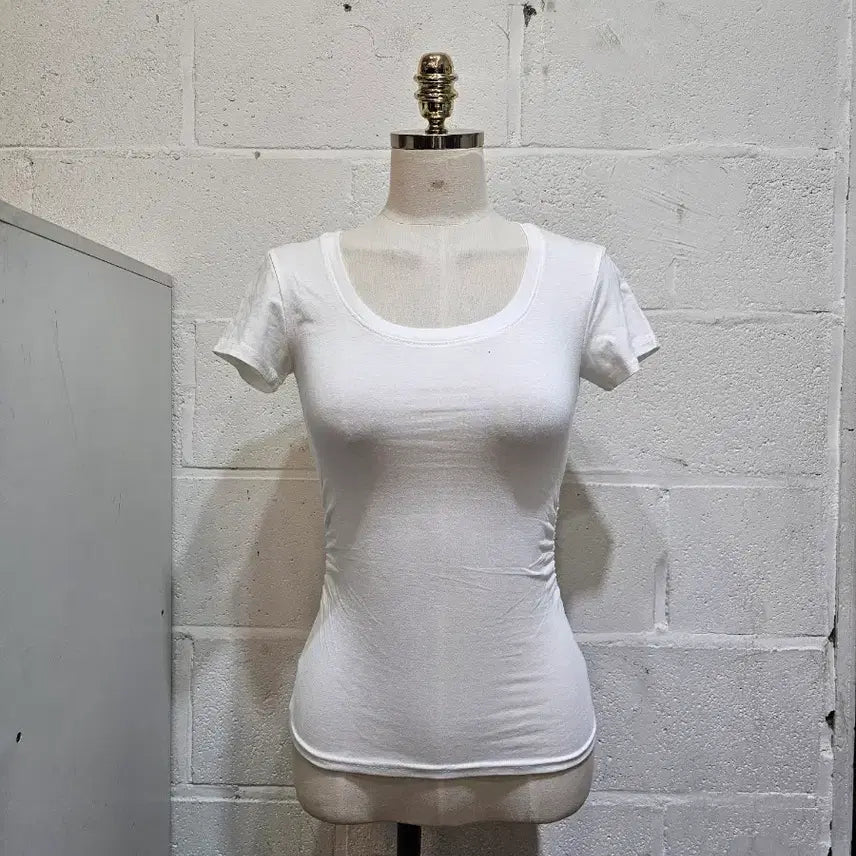 [BUNJANG] Round Neck Short Sleeve T-Shirt with Shirring - White / 허리라인 양쪽셔링 라운드 반팔- 화이트