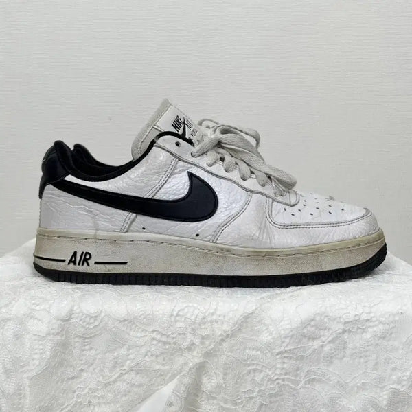 [BUNJANG] Nike Air Force 1 '07 Sneakers White/Black / 나이키/에어포스 1 07 흰검 스니커즈 운동화 235/라덴