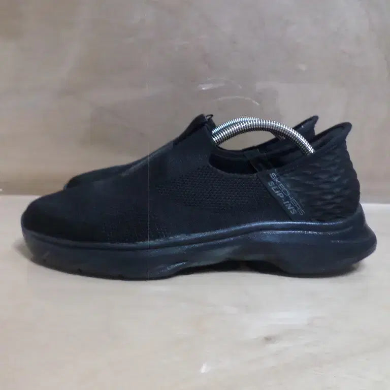 [BUNJANG] Skechers Gowalk Black Slip-on Sneakers (Size 260) / 후루룩구제3 260 스케쳐스 고워크 블랙 슬립온 운동화 260804