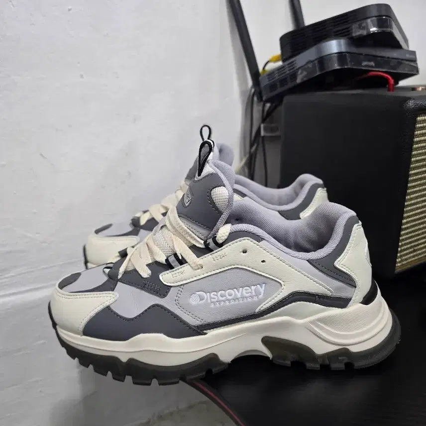 [BUNJANG] Discovery Expedition Sneakers Gray 250 / 디스커버리 익스페디션 운동화 그레이 250
