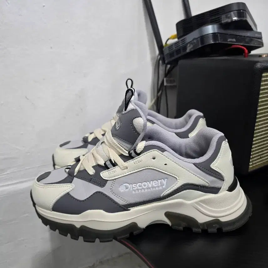 [BUNJANG] Discovery Expedition Sneakers Gray/White Size 250 / 디스커버리 익스페디션 운동화 그레이/화이트 250