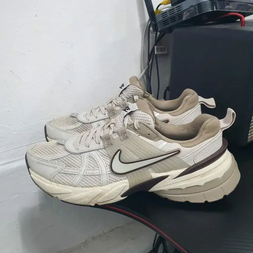[BUNJANG] Nike Beige Sneakers US 7 / 나이키 베이지 250
