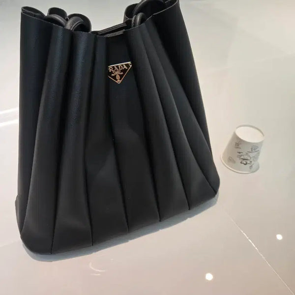 [BUNJANG] Stylish Black Leather Shirring Bucket Bag / 스타일 블랙 레더 셔링 버킷백(단순진열)