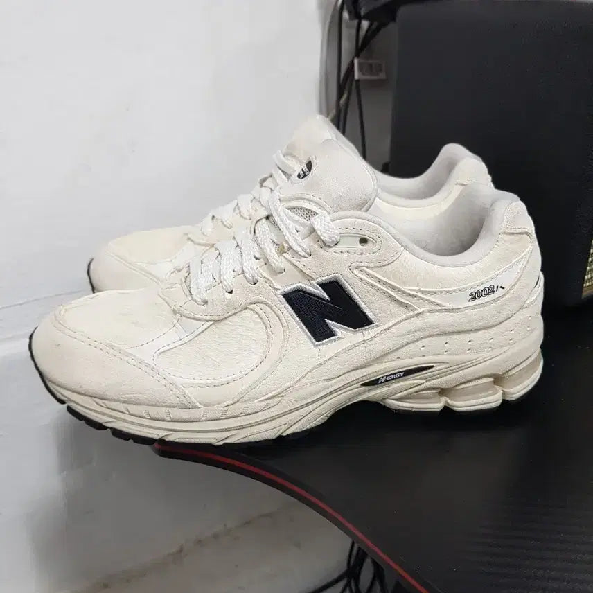 [BUNJANG] New Balance 2002R Ivory Women's US 6.5 / 뉴발란스 2002R 아이보리 240