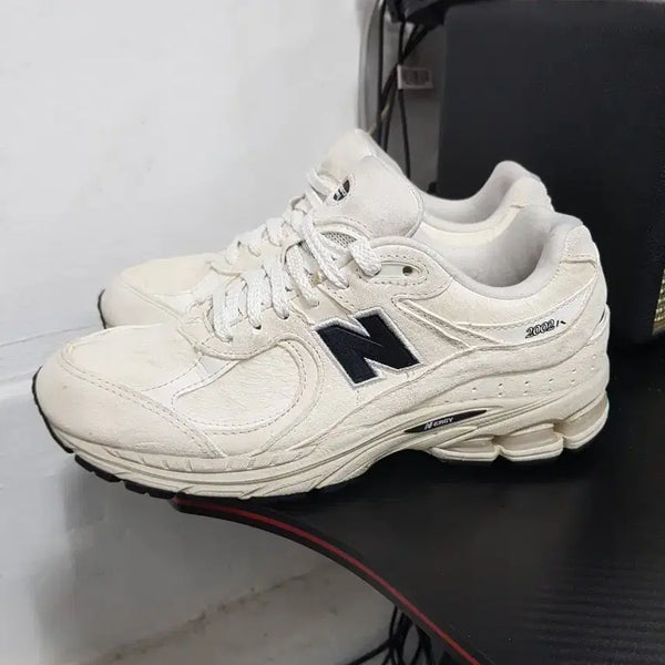 [BUNJANG] New Balance 2002R Ivory Women's US 6.5 / 뉴발란스 2002R 아이보리 240