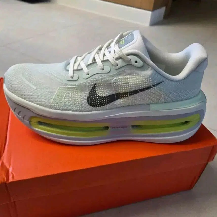 [BUNJANG] Nike Vomero Premium Sneakers Size 250 / 나이키 보메로 프리미엄 운동화 250 사이즈