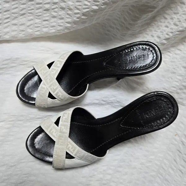 [BUNJANG] Fendi FF Logo Mule Sandals White 36 1/2 / 펜디 FF 로고 뮬 샌들 화이트 36 1/2