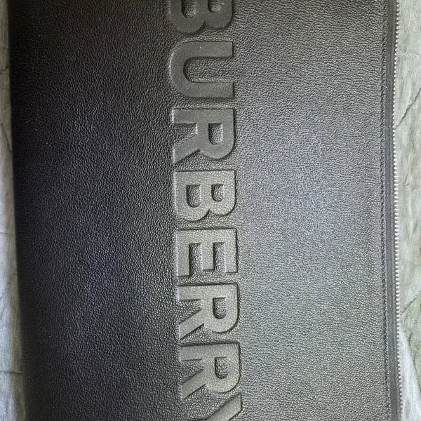 [BUNJANG] Burberry Embossed Logo Leather Clutch Bag / 버버리 엠보스드 로고 레더 클러치백