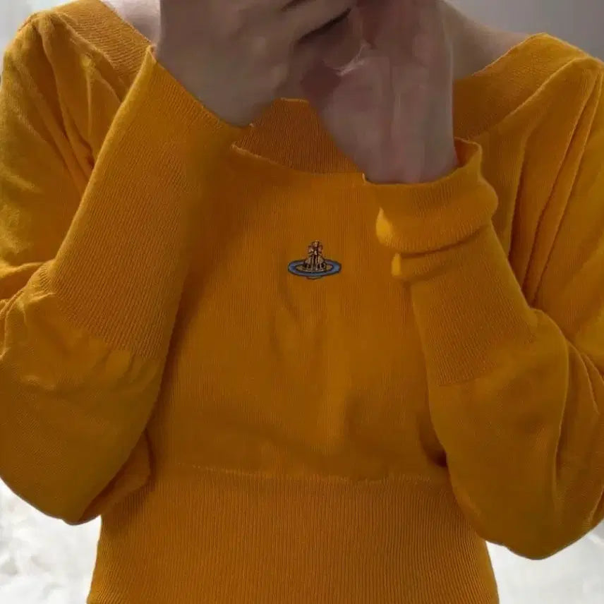 [BUNJANG] Vivienne Westwood Off-Shoulder Knit Sweater / 비비안웨스트우드 오프숄더 니트