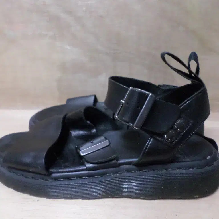 [BUNJANG] Dr. Martens Gryphon Sandal Black Leather / 후루룩구제3 260 닥터마틴 그리폰 샌들 블랙 소가죽 260804
