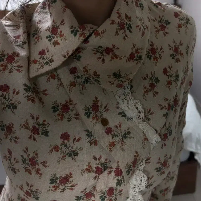 [BUNJANG] Vivienne Westwood Floral Lace Blouse / 비비안웨스트우드 플라워 셔츠 블라우스
