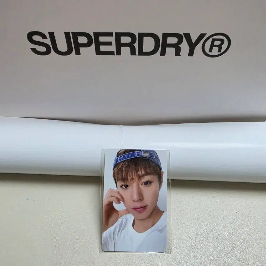 [BUNJANG] Park Jihoon Superdry Photocard & Bromide Set (Sealed) / 박지훈 슈퍼드라이 포토카드+브로마이드 (미개봉)