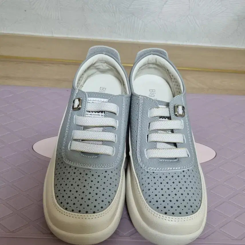 [BUNJANG] Blue Punching Sneakers / 블루색상 펀칭 스니커즈 230