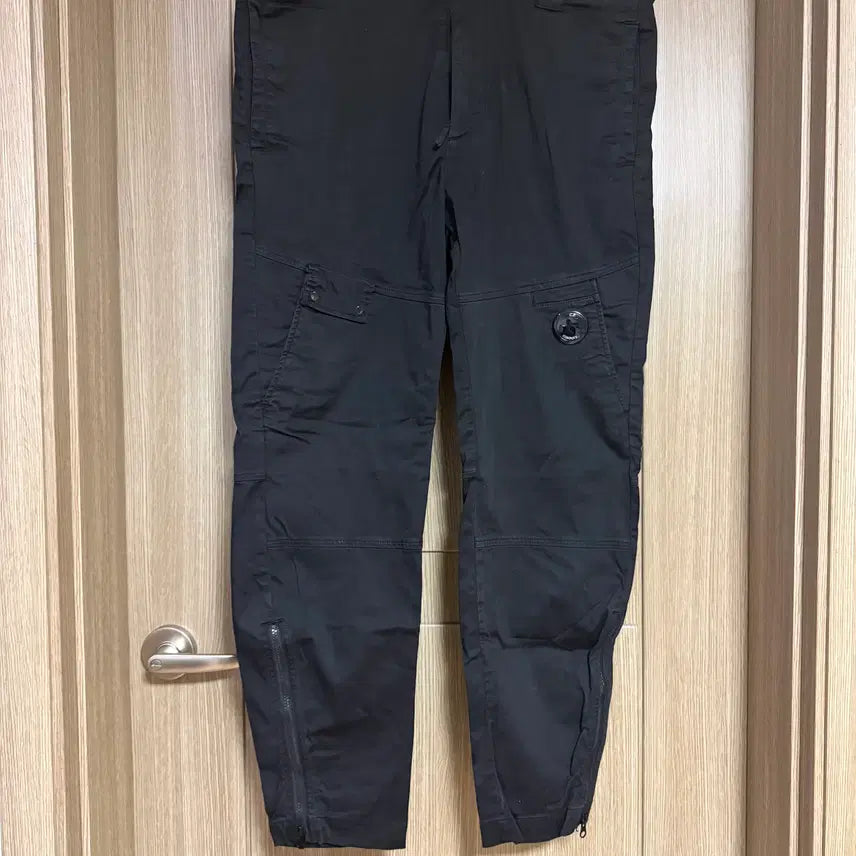 [BUNJANG] C.P. Company Lens Cargo Pants Black Size 52 / CP컴퍼니 렌즈 카고팬츠 블랙 52사이즈 34~36