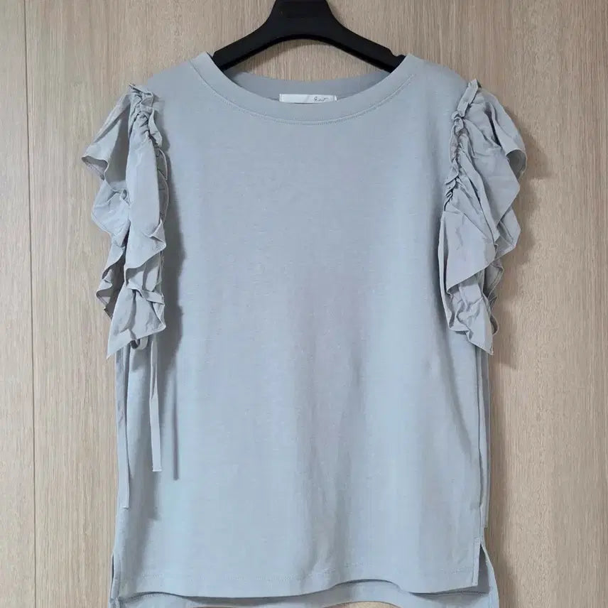 [BUNJANG] G-CUT Frill Blouse / 지컷 프릴 블라우스