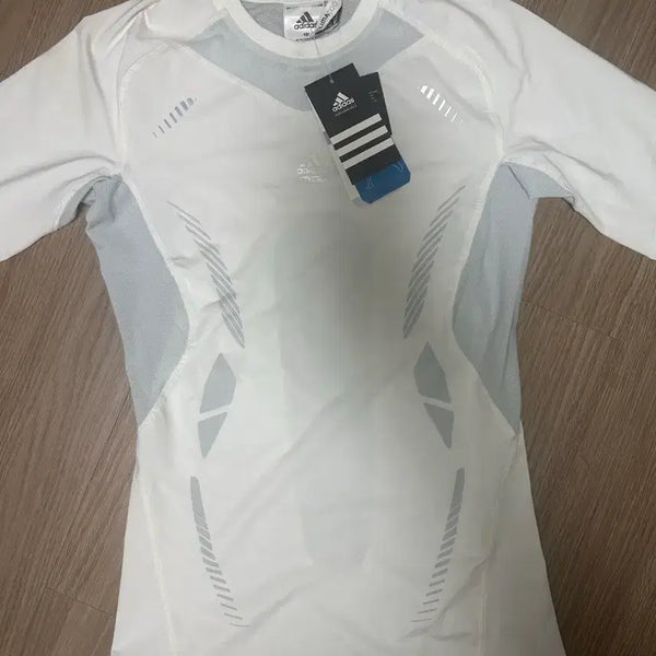 [BUNJANG] Adidas Climacool Functional Half-Sleeve T-Shirt / 아디다스 클라이마쿨 기능성 반팔티 100
