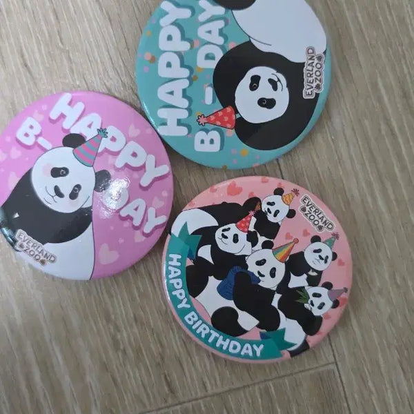 [BUNJANG] Everland Panda Birthday Badge 3-Set (Fu Bao, Le Bao, Ai Bao) / 에버랜드  판다 생일 뱃지 3종 세트(푸바오 러바오 아이바오)