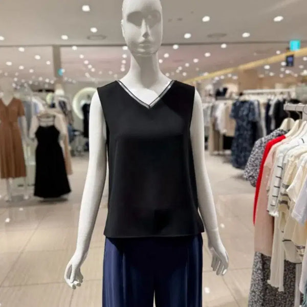 [BUNJANG] The I's Eye V-Neck Sleeveless Blouse / 더아이잗 브이넥 민소매 블라우스